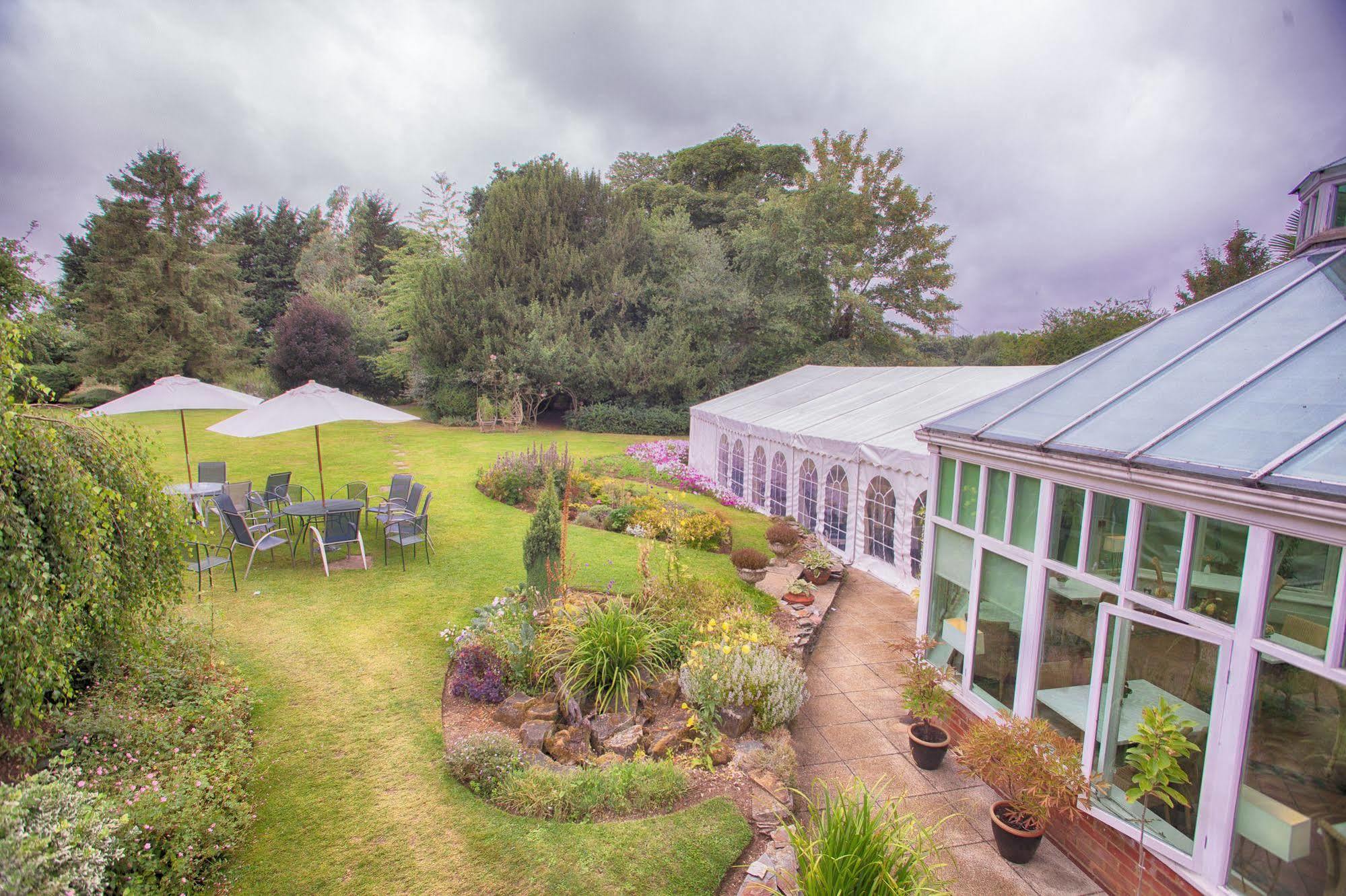 The Farmhouse At Redcoats Stevenage Bagian luar foto